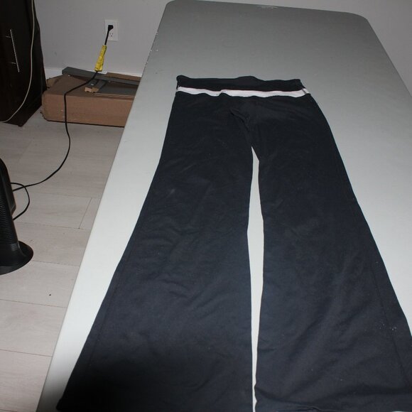 Black Lululemon Athletic Pants Size 6 or 8 ? - Picture 1 of 6